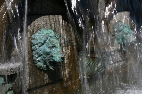 fountain in tbilisi.JPG